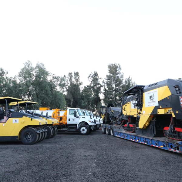 El Gobierno de la Ciudad apuesta por modernizar su capacidad operativa con la nueva maquinaria especializada para agilizar los trabajos de rehabilitación vial.