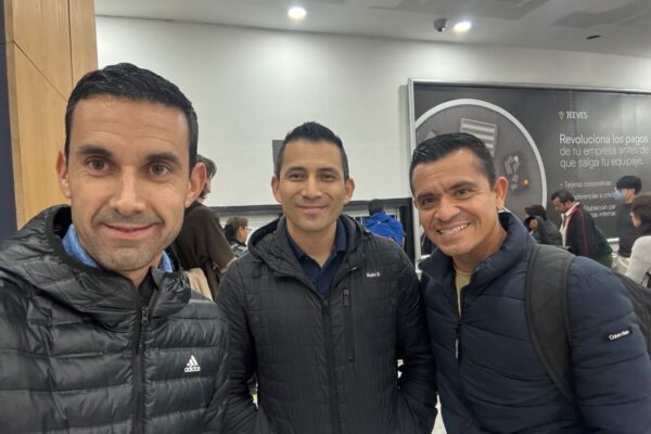Tras quedar varados en Doha, Qatar por 5 días, la tercia de árbitros mexicanos pudo regresar al país. FOTO: Comisión de Árbitros.