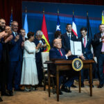 Trump oficializó la coalición militar contra los cárteles del narcotráfico durante la cumbre Shield of the Americas celebrada en Miami. FOTO: Casa Blanca.