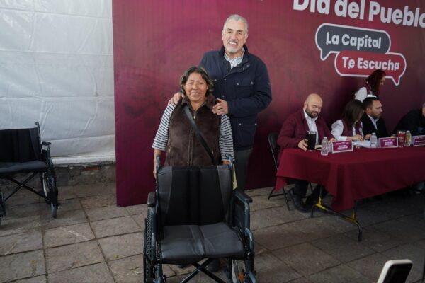 Pepe Chedraui encabezó “La Capital te Escucha” en Totimehuacan, donde atendió directamente a a la comunidad con sus solicitudes sobre servicios públicos, infraestructura y apoyo social.