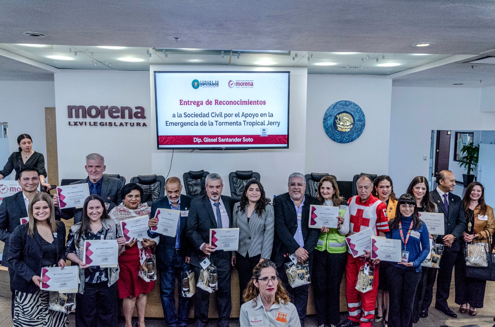 Entrega de reconocimientos tras tomenta Jerry