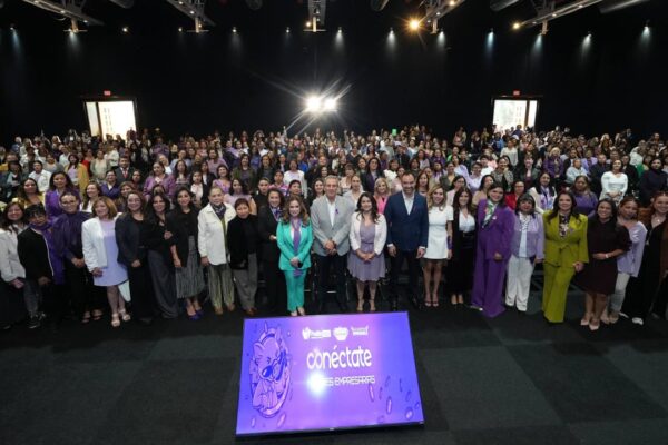 Más de 500 mujeres participaron en “Conéctate: Mujeres Empresarias”, evento del Ayuntamiento de Puebla con la conferencia de Sofía Macías sobre educación financiera.
