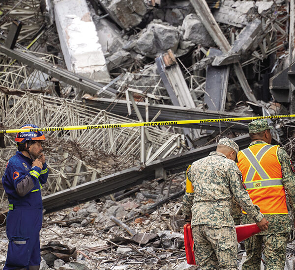 Localizan sin vida al último trabajador atrapado en el derrumbe de San Antonio Abad; el saldo final de esta tragedia en la alcaldía Cuauhtémoc es de tres fallecidos. FOTO: La Razón de México.