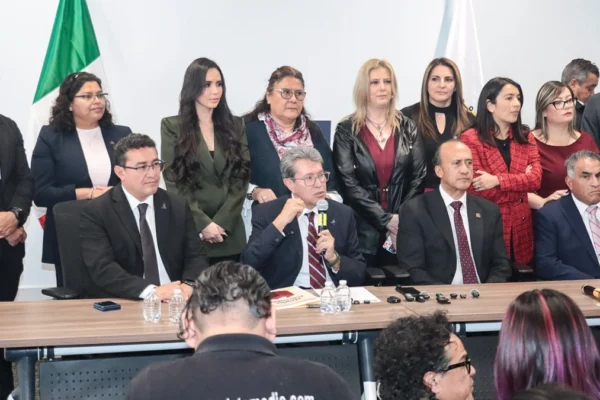 Ricardo Monreal reconoció desde Puebla que a Morena no le alcanza para aprobar la reforma electoral; “ni al Santo Niño de Atocha” le pediría el milagro de conseguir los votos faltantes. FOTO: EsImagen.