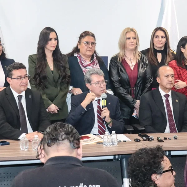 Ricardo Monreal reconoció desde Puebla que a Morena no le alcanza para aprobar la reforma electoral; “ni al Santo Niño de Atocha” le pediría el milagro de conseguir los votos faltantes. FOTO: EsImagen.