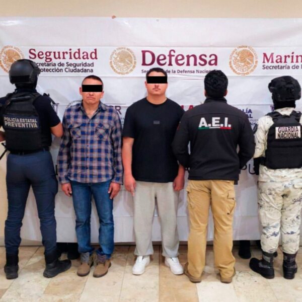Detienen en Puebla a "El Caballero" y a Osiel "N", presuntos integrantes del CJNG. FOTO: Gobierno de Puebla.