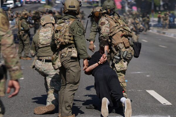Suman 12 connacionales muertos bajo custodia estadounidense en 2026; Cancillería ya analiza medidas tras la dudosa versión de un "suicidio" en el caso del joven Royer Pérez. FOTO: El País.