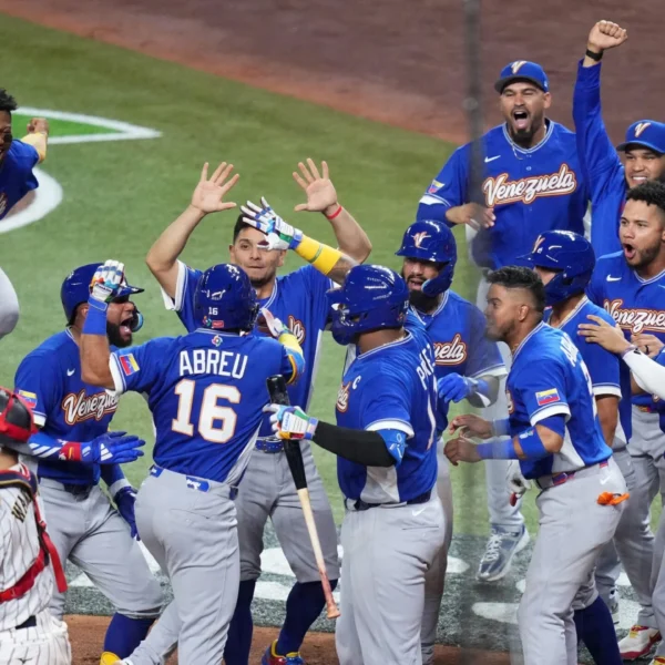 La selección de Venezuela derrotó 4-2 a Italia en las semifinales del Clásico Mundial de Béisbol, logrando su primer pase a la final.