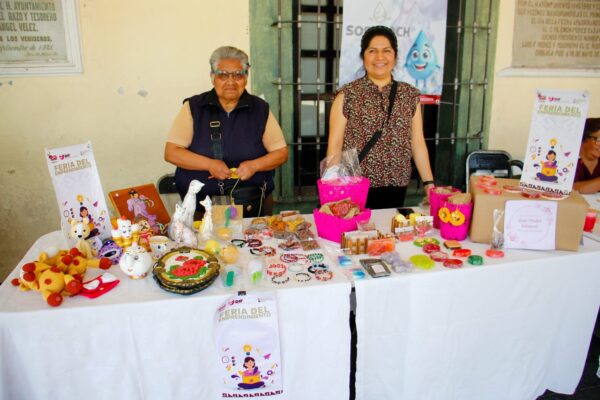 La 9ª Feria del Emprendimiento del DIF SP Cholula reunió a emprendedoras locales que exhibieron y comercializaron productos artesanales elaborados por ellas mismas.