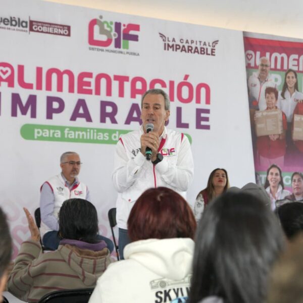El SMDIF y el Ayuntamiento de la capital poblana entregó más de 3 mil despensas en el Barrio de Analco como parte de su estrategia de seguridad alimentaria.