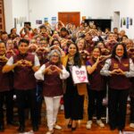 Tonantzin Fernández destacó el compromiso del personal del DIF SP Cholula en la atención a las familias cholultecas en la entrega de uniformes.