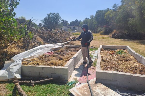 El proyecto de lombricomposta busca aprovechar residuos orgánicos y mejorar el manejo sostenible de desechos en la ciudad.