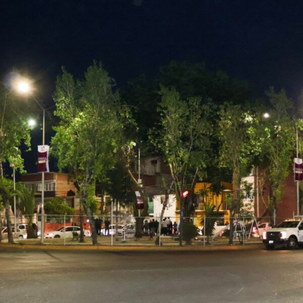 El gobierno municipal inauguró la modernización de 851 luminarias en dos colonias al norte de la capital.