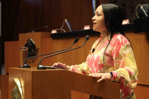 Liz Sánchez impulsó en el Senado una iniciativa para proteger la cocina tradicional mexicana como patrimonio cultural.