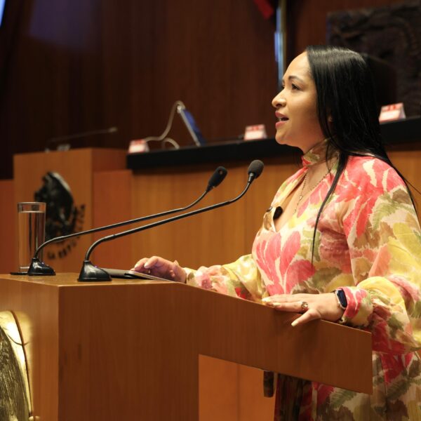 Liz Sánchez impulsó en el Senado una iniciativa para proteger la cocina tradicional mexicana como patrimonio cultural.