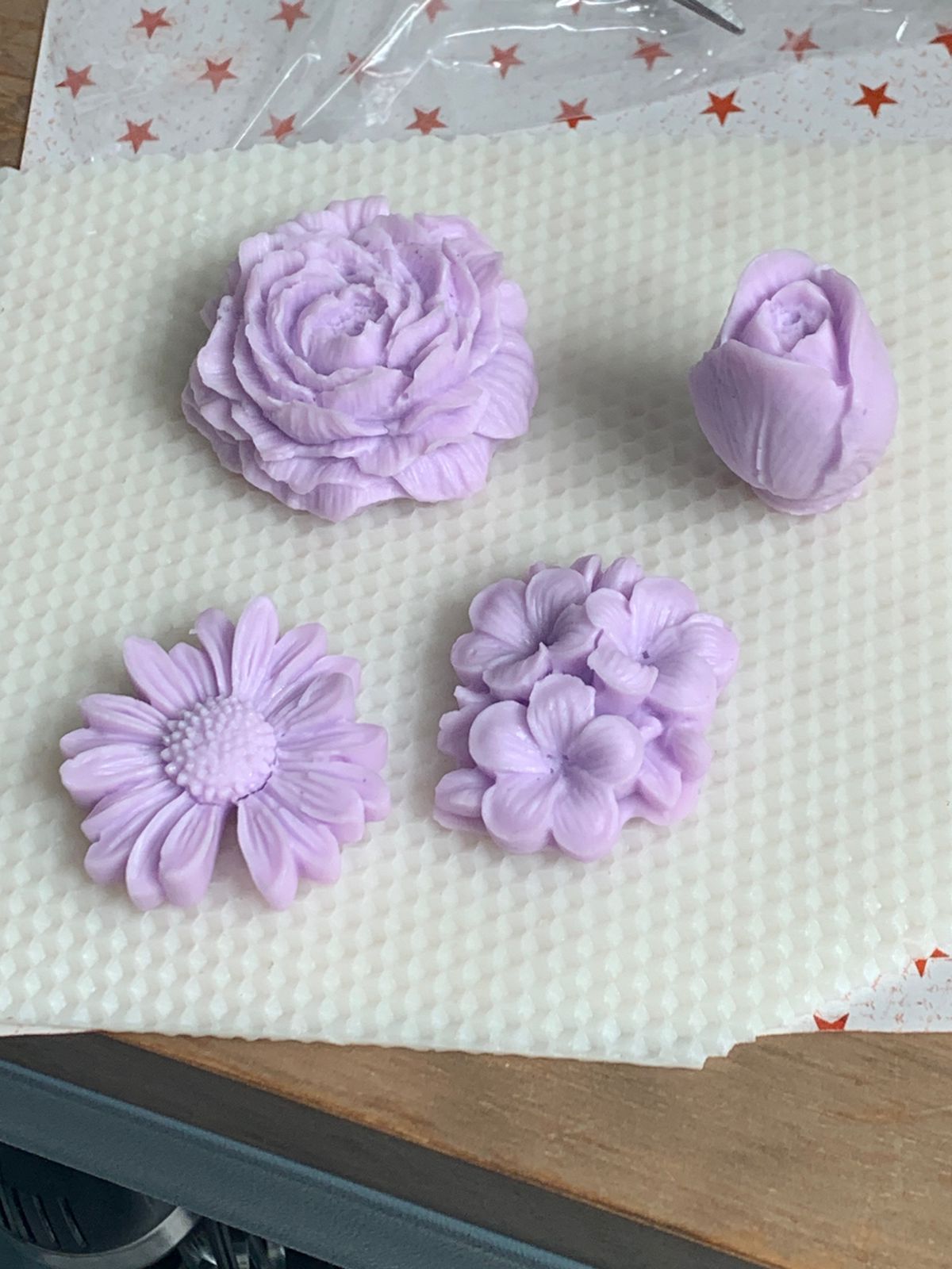 El DIF San Pedro Cholula realizó el Taller de Elaboración de Velas Aromáticas para fortalecer habilidades y generar oportunidades reales de crecimiento personal y económico para mujeres.