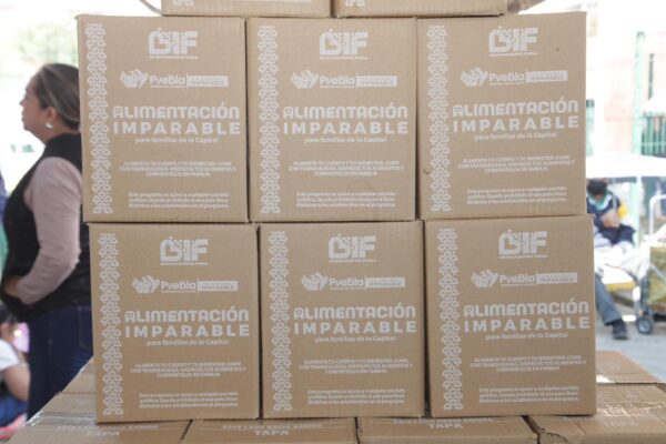 El SMDIF entregó más de 4 mil despensas a familias del sur de Puebla capital, en San Bartolo.