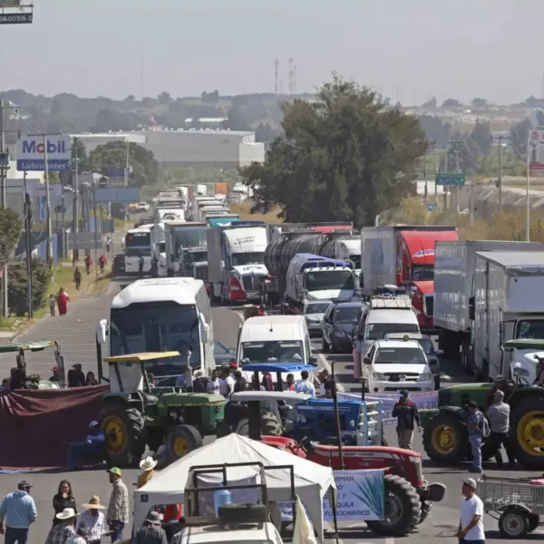 Organizaciones de transportistas y productores del campo encendieron las alertas al advirtieron que podrían manifestarse durante el Mundial. FOTO: Expansión Política.