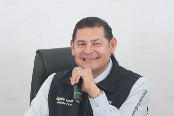 100 pipas de agua harán distribución de agua en la capital ante problemas de servicios por Agua de Puebla, anunció Armenta. FOTO: EsImagen.