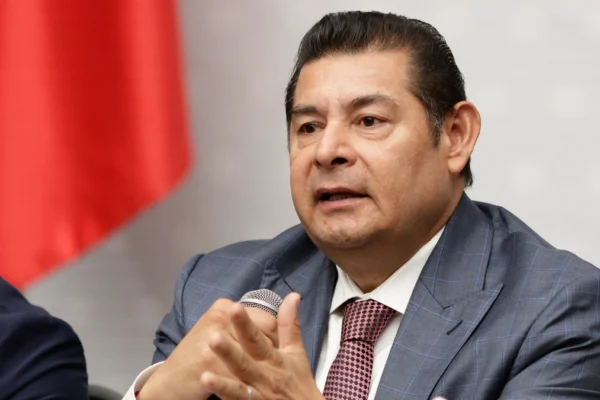 Alejandro Armenta pidió “prudencia y mesura” a la diputada Nayeli Salvatori tras difundir un video parodiando el accidente en la Ibero CDMX. FOTO: Agencia Enfoque.