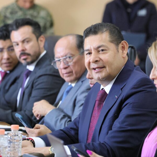 Armenta señaló que quienes se oponen al Cablebús podrían desconocer sus beneficios en movilidad o tener intereses particulares. FOTO: X @armentapuebla_.