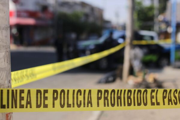 Balacera tras cateos en Texmelucan; seis detenidos y decomiso de armas, droga y granadas en operativo de la Fiscalía y el Ejército.