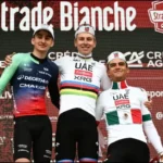 El mexicano Isaac del Toro firmó una actuación histórica en la clásica italiana Strade Bianche al colgarse el bronce. FOTO: AFP.