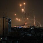 Versiones periodísticas señalan que Volkswagen evalúa virar hacia la fabricar de componentes del sistema Cúpula de Hierro; la empresa niega planes para producir armamento. FOTO: CNN.