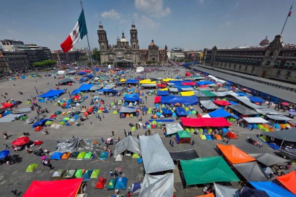 El parón de la CNTE acaba hoy tras rechazar hablar con autoridades federales, exigen diálogo directo con Sheinbaum. FOTO: Cuartoscuro.