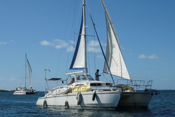 La incertidumbre rodea la "desaparición" de dos veleros que transportan ayuda humanitaria rumbo a Cuba, en medio de versiones contradictorias EUA había asegurado llegada al destino, más tarde se retractó.