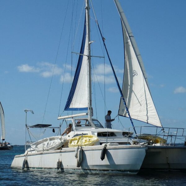 La incertidumbre rodea la "desaparición" de dos veleros que transportan ayuda humanitaria rumbo a Cuba, en medio de versiones contradictorias EUA había asegurado llegada al destino, más tarde se retractó.