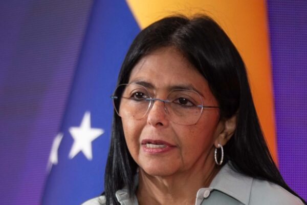 Estados Unidos estaría preparando un borrador de acusación penal contra Delcy Rodríguez, por presuntos delitos de corrupción y lavado de dinero. FOTO: Entre Veredas.