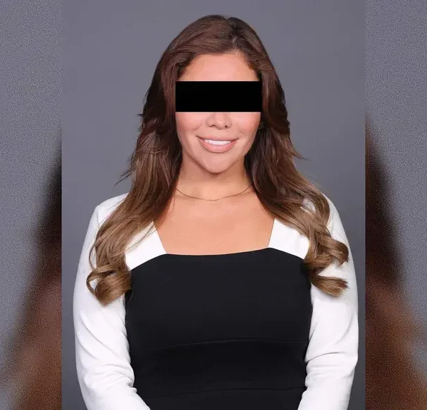 Un juez federal vinculó a proceso a Karina 'N', funcionaria del municipio de Monterrey, por presuntos delitos de extorsión y falsedad de declaraciones