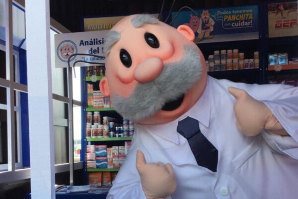 El INAPAM ofrecerá un nuevo beneficio junto a Farmacias Similares. FOTO: Dr. Simi Oficial.