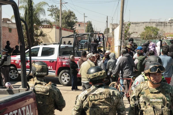 Dos presuntos asaltantes murieron tras enfrentarse con policías en Juan C. Bonilla; uno más fue detenido.