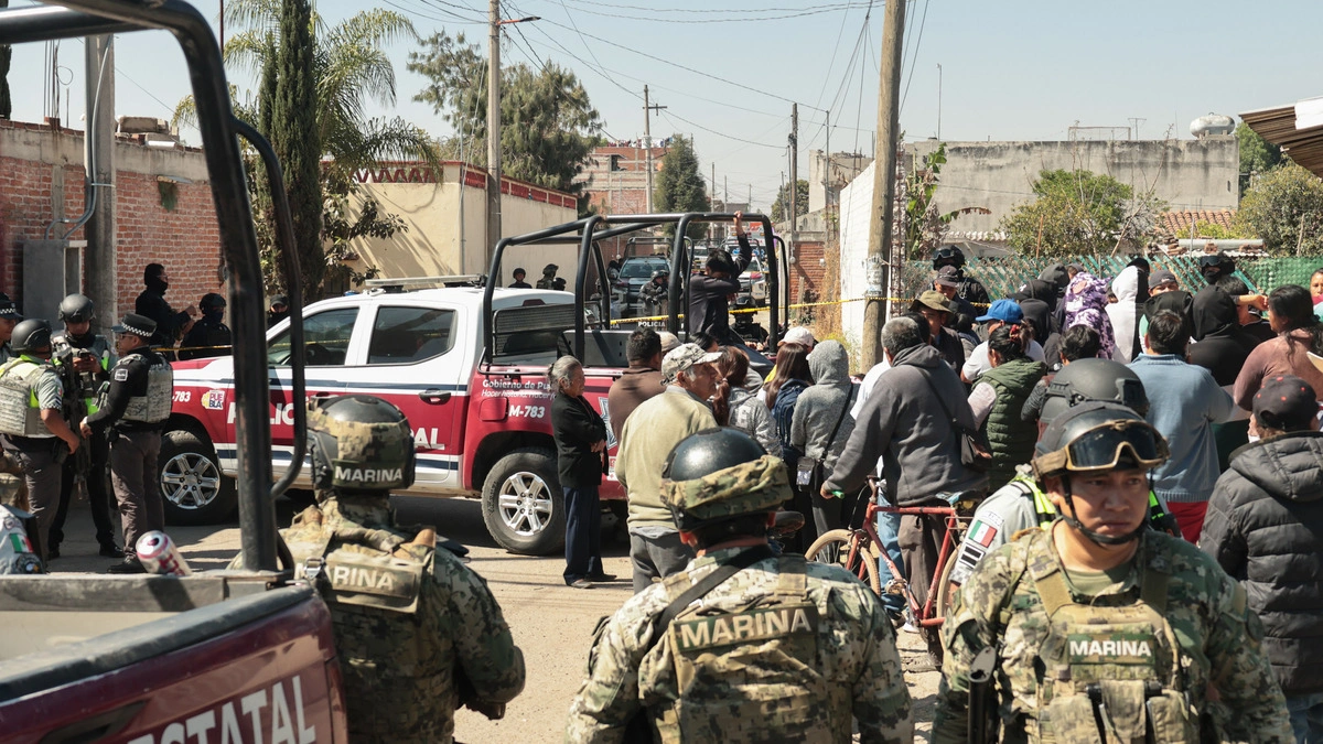 Dos presuntos asaltantes murieron tras enfrentarse con policías en Juan C. Bonilla; uno más fue detenido.