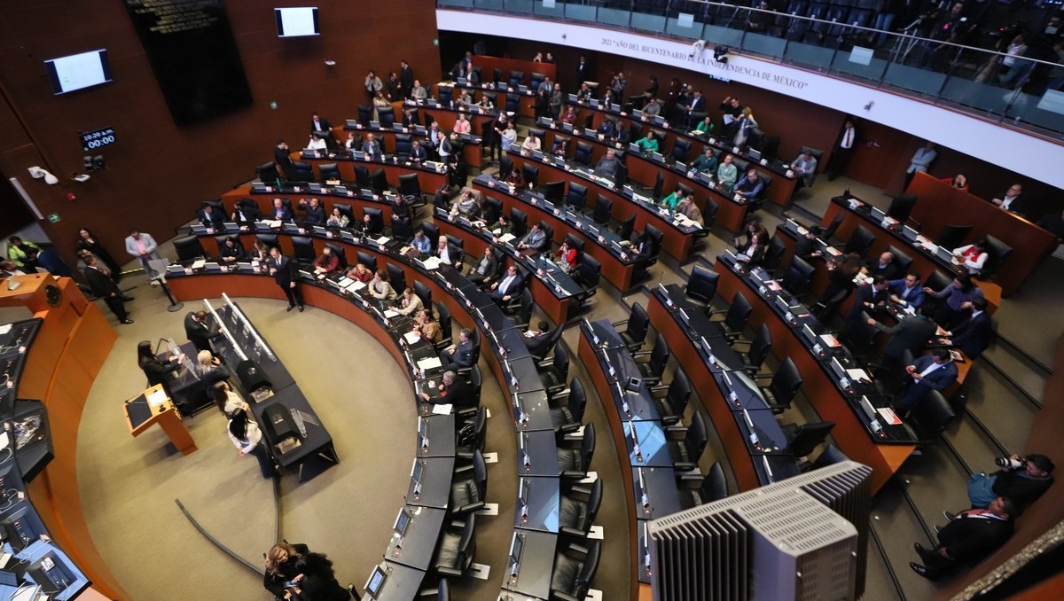 Ignacio Mier reconoció que no hay fecha para la discusión de la reforma electoral en el Senado tras cambios en el dictamen y falta de consenso. FOTO: Octavio Hoyos.