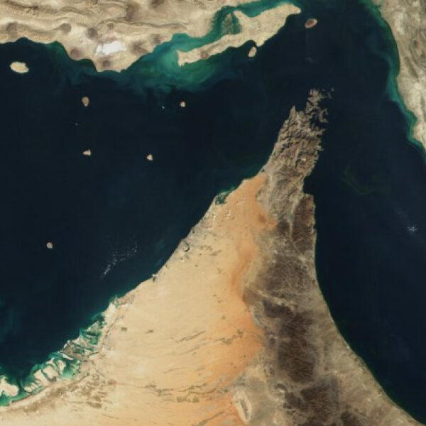 Irán confirmó el cierre del estrecho de Ormuz y aseguró que no permitirán la salida de petróleo por esa vía estratégica. FOTO: NASA/GSFC.