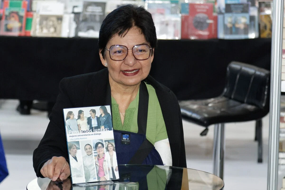 Lilia Cedillo presentó Pensarnos juntas, un libro que da voz a las investigadoras, estudiantes y deportistas de la BUAP.