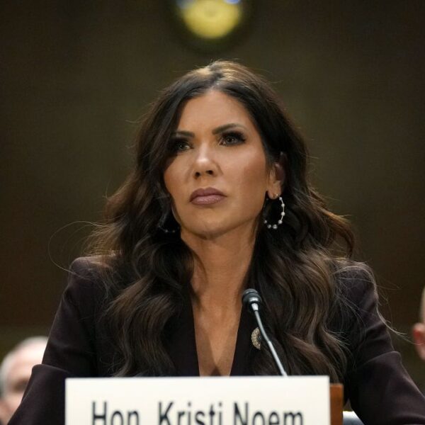 Trump anunció que el senador Markwayne Mullin sustituirá a Kristi Noem como secretario de Seguridad Nacional a partir del 31 de marzo de 2026. FOTO: Getty Images.