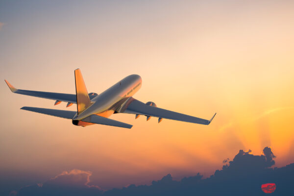 El conflicto en Irán ahora a pegado en sectores clave a nivel global, con efectos directos en costos, operaciones y cadenas de suministro aéreas. FOTO: WHICH.CO.UK