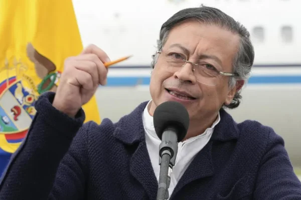El presidente de Colombia, Gustavo Petro, fue señalado como “objetivo prioritario” en investigaciones de la DEA por presuntos lazos con el narcotráfico. FOTO: EFE.