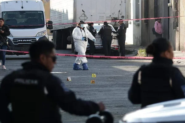 Sujetos armados atacaron de forma directa a dos hombres frente a un anexo en la 30 Poniente. FOTO: El Sol de Puebla.