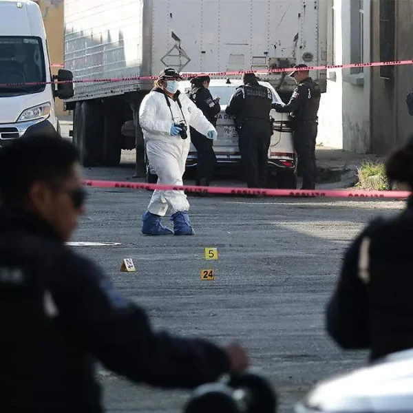 Sujetos armados atacaron de forma directa a dos hombres frente a un anexo en la 30 Poniente. FOTO: El Sol de Puebla.