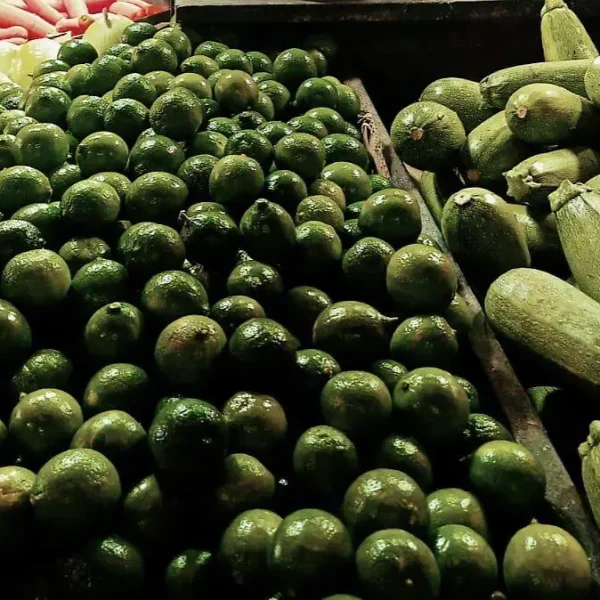 El jitomate, transporte aéreo y alimentos impulsaron el alza de precios en marzo; el huevo bajó de precio. FOTO: El Sol de México.