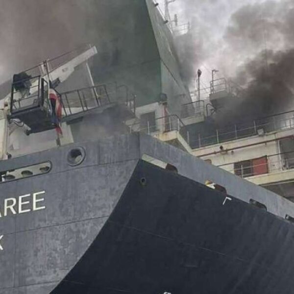 Irán habría orquestrado ataques a 3 embarcaciones en el Estrecho de Ormuz.