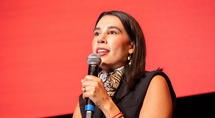 La secretaria de Turismo federal, Josefina Rodríguez, respaldó el Cablebús como una obra estratégica para atraer visitantes internacionales.