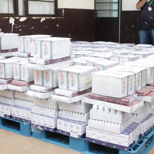 Un comando de encapuchados asaltó la Clínica 7 del IMSS en San Bartolo, al sur de Puebla; se llevaron un lote de medicamentos controlados. FOTO: CAD.