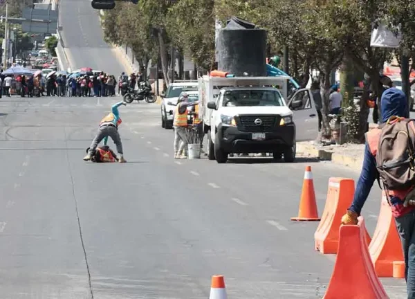 Alejandro Armenta asegura que el "Paseo de los Campeones" en la Calzada Zaragoza no sacrificará carriles de circulación. FOTO: Agencia Gran Angular.