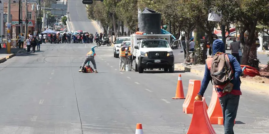 Alejandro Armenta asegura que el "Paseo de los Campeones" en la Calzada Zaragoza no sacrificará carriles de circulación. FOTO: Agencia Gran Angular.